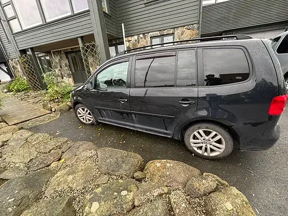 Volkswagen Touran 2011 photo 3