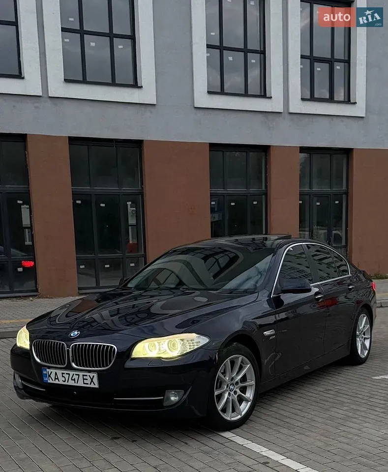 BMW 5 Series 2011 photo 2