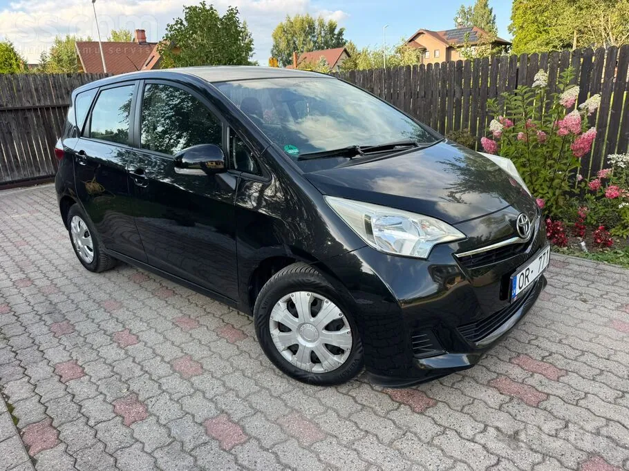 Toyota Verso-S 2011 photo 3
