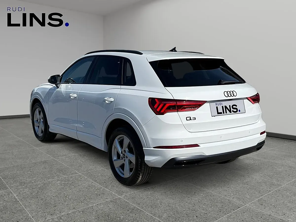 Audi Q3 2023 photo 3