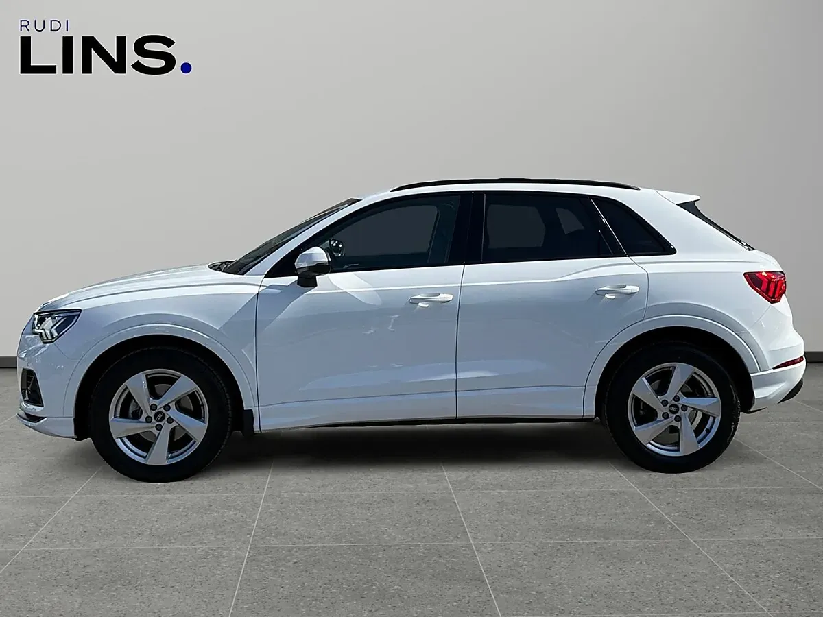 Audi Q3 2023 photo 2