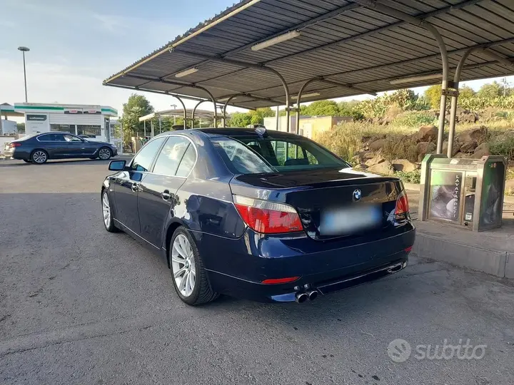 BMW E60 2004 photo 2