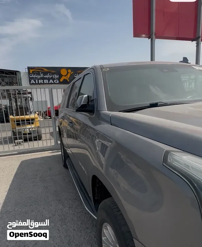 GMC Suburban 2018 photo 4
