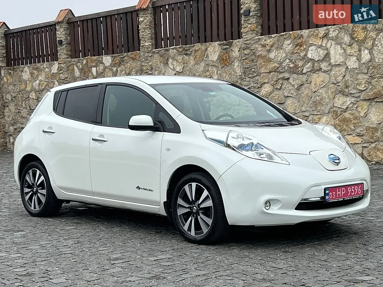 Nissan Leaf 2015 photo 2