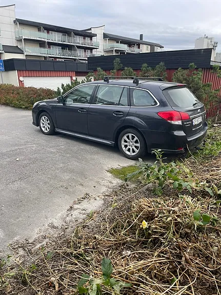 Subaru Legacy 2011 photo 2