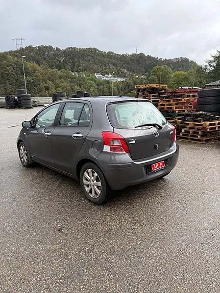 Toyota Yaris 2010 photo 5