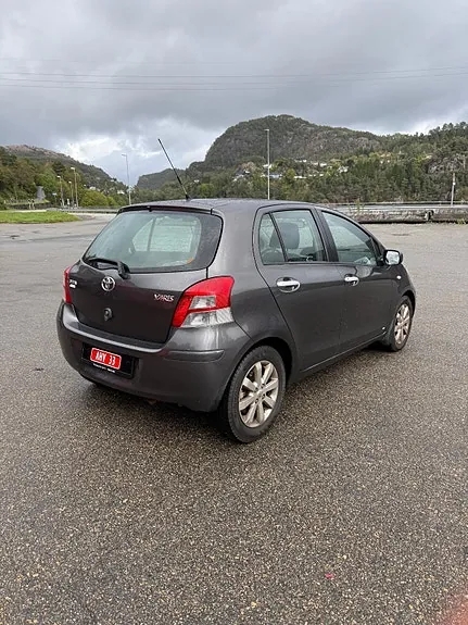 Toyota Yaris 2010 photo 4