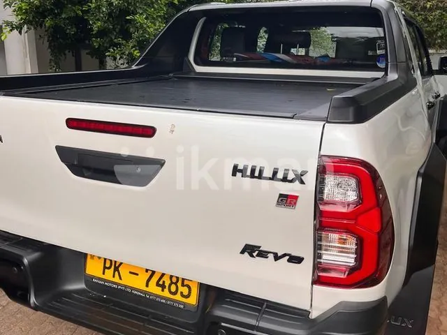 Toyota Hilux 2024 photo 2