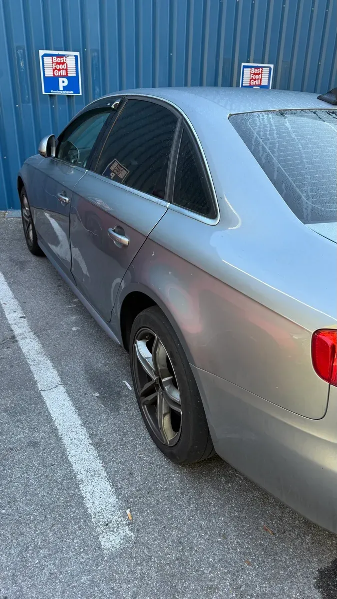 Audi A4 2009 photo 2