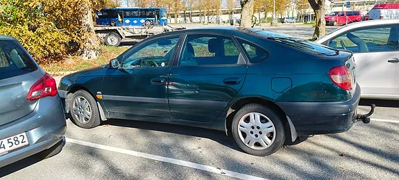 Toyota Avensis 2001 photo 2
