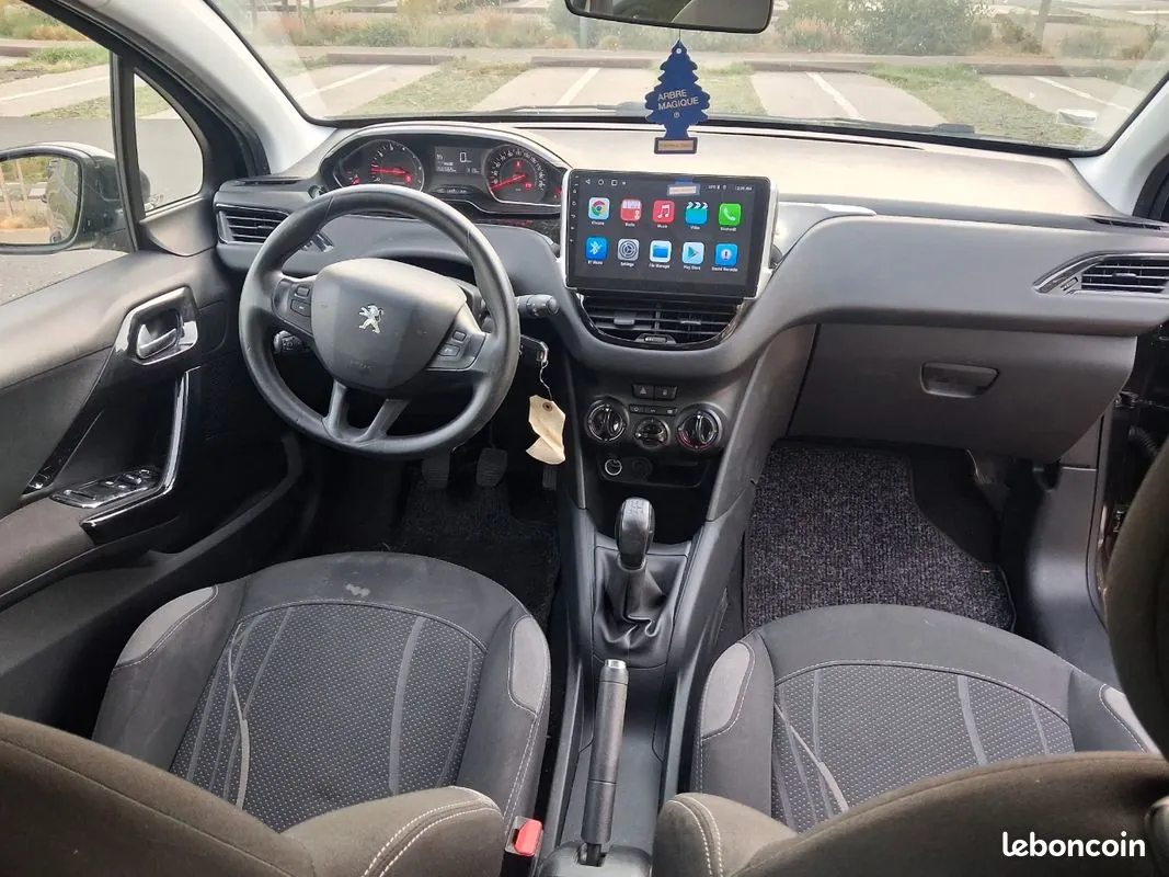 Peugeot 208 2014 photo 5