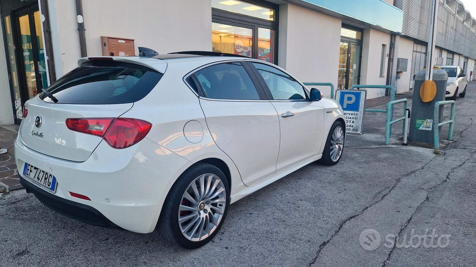 Alfa Romeo Giulietta 2011 photo 2