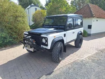 Land Rover Defender 90