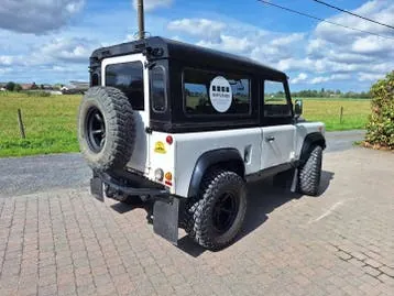 Land Rover Defender 90 1988 photo 3