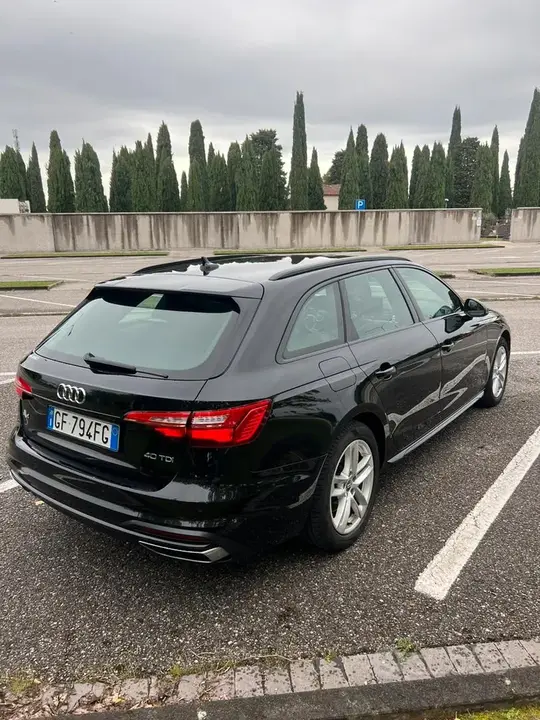Audi A4 Avant 2021 photo 2