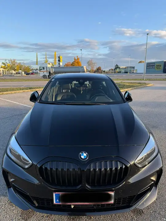 BMW 118D 2023 photo 2