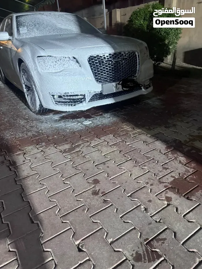 Chrysler 300 2018 photo 2