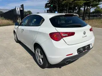 Alfa Romeo Giulietta 2012 photo 4