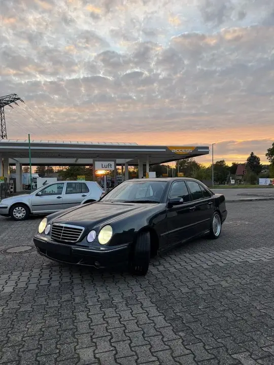 Mercedes-Benz W210