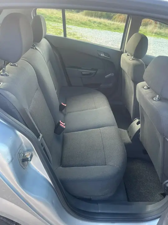 Vauxhall Astra 2008 photo 4