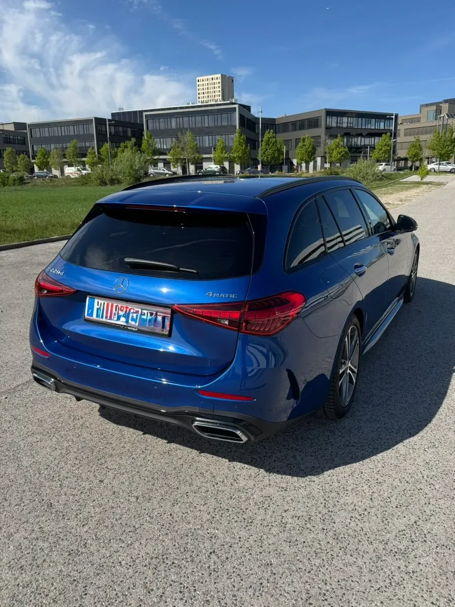 Mercedes-Benz C-Class 2025 photo 3