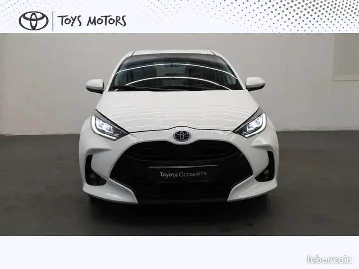 Toyota Yaris 2023 photo 3