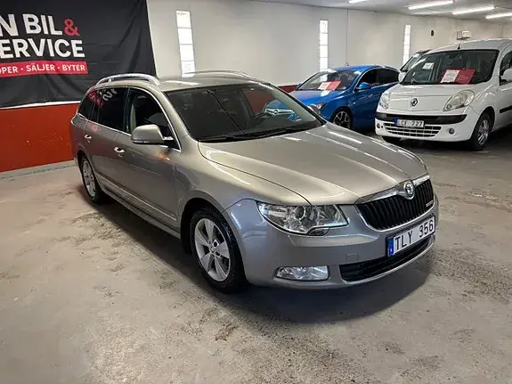 Skoda Superb 2012 photo 2