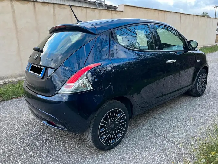 Lancia Ypsilon 2021 photo 2