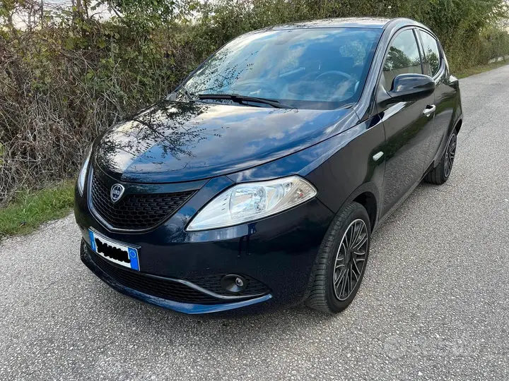 Lancia Ypsilon