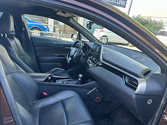 Toyota C-Hr 2018 photo 3