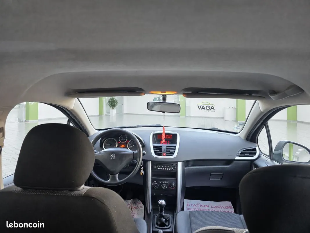 Peugeot 207 2011 photo 2