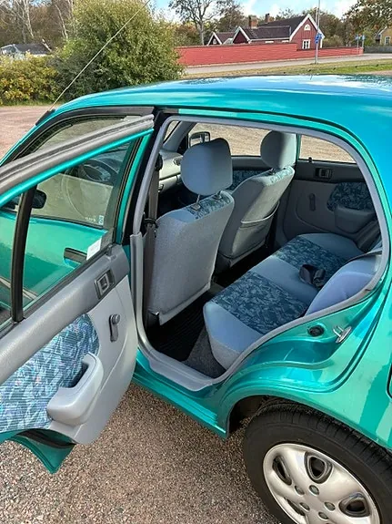 Toyota Starlet 1998 photo 4
