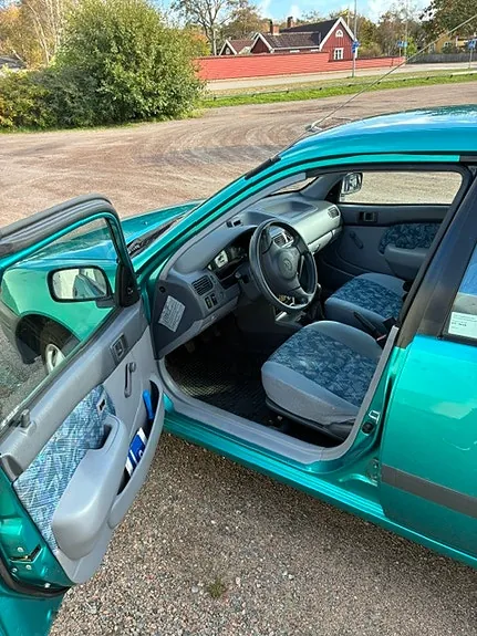 Toyota Starlet 1998 photo 3