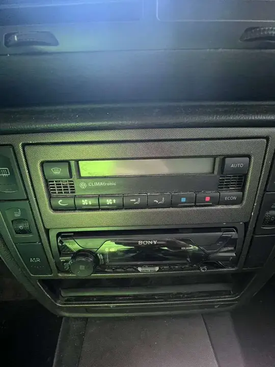 Volkswagen Passat 2000 photo 2