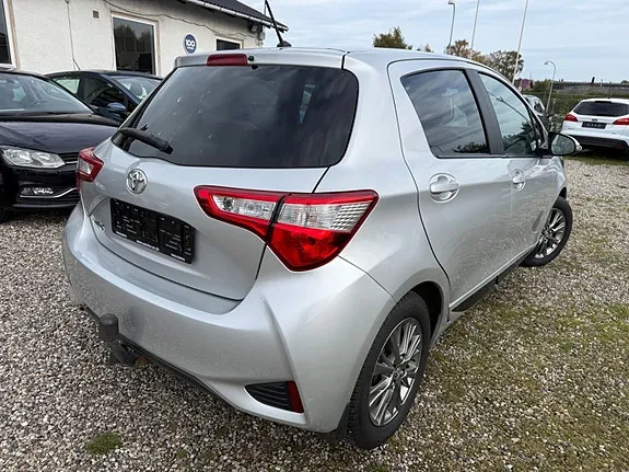Toyota Yaris 2017 photo 5