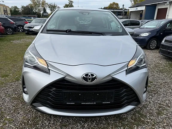 Toyota Yaris 2017 photo 2