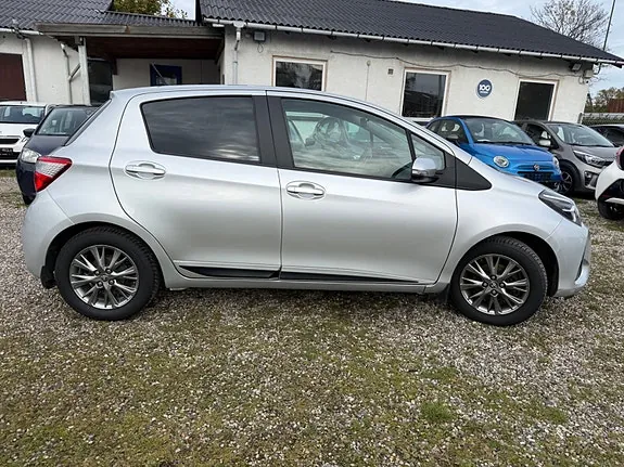 Toyota Yaris 2017 photo 4