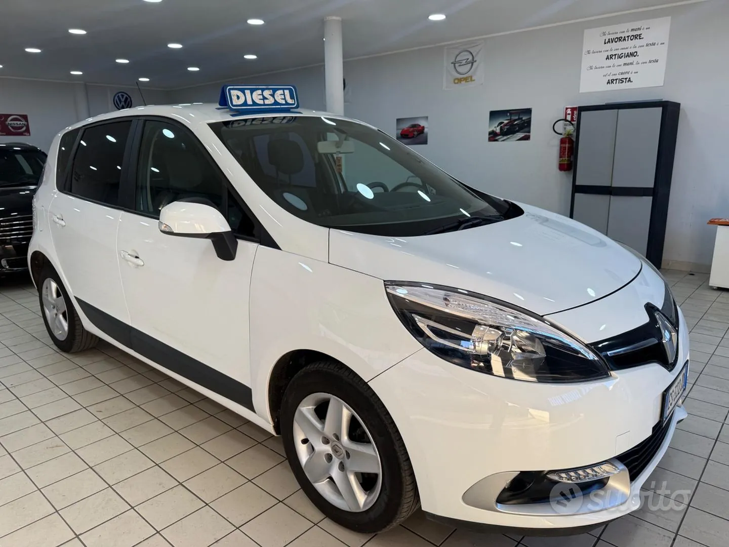 Renault Scenic 2013 photo 2