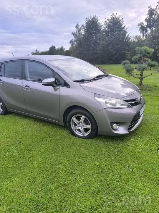 Toyota Verso 2014 photo 2