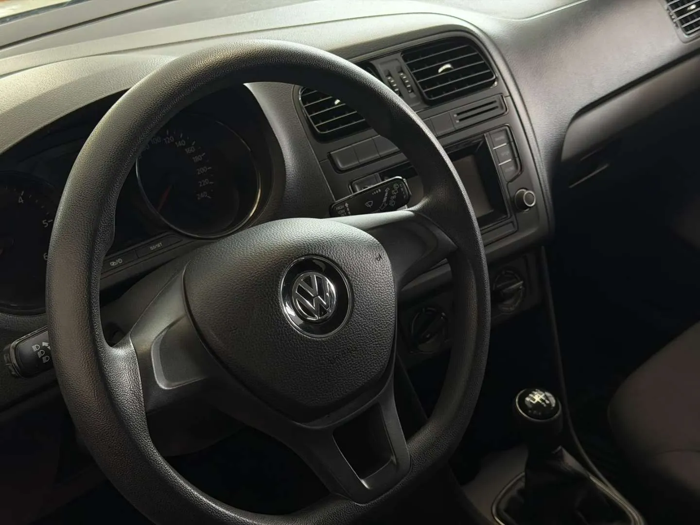 Volkswagen Polo 2017 photo 2