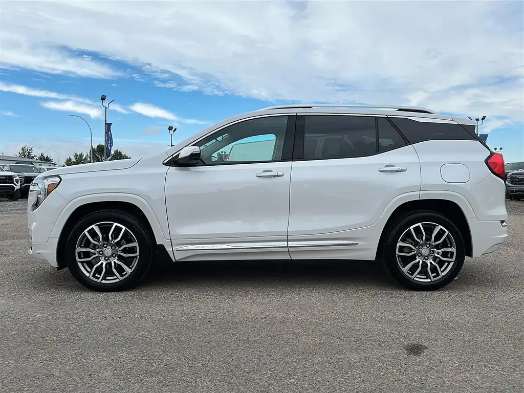 GMC Terrain 2024 photo 2