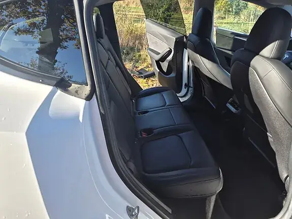 Tesla Model Y 2023 photo 3