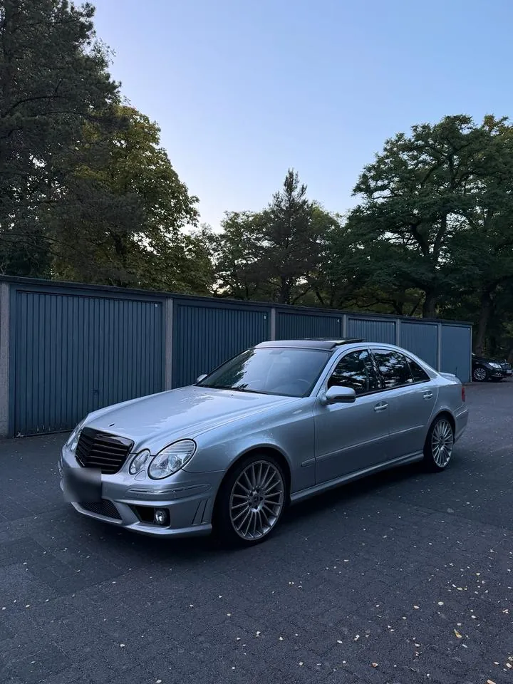 Mercedes-Benz W211