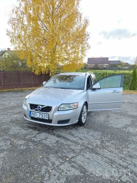 Volvo V50 2010 photo 2