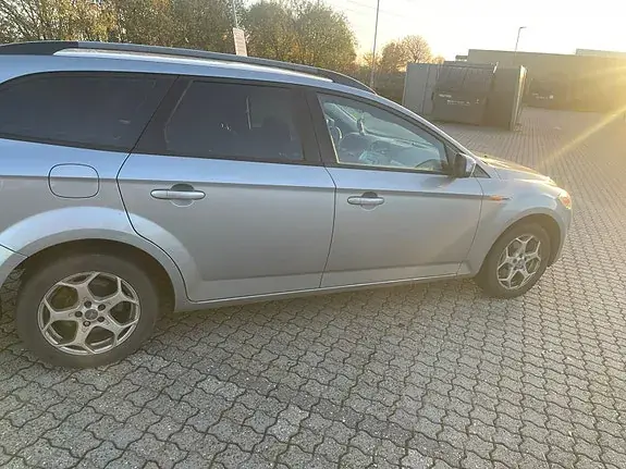 Ford Mondeo 2010 photo 2