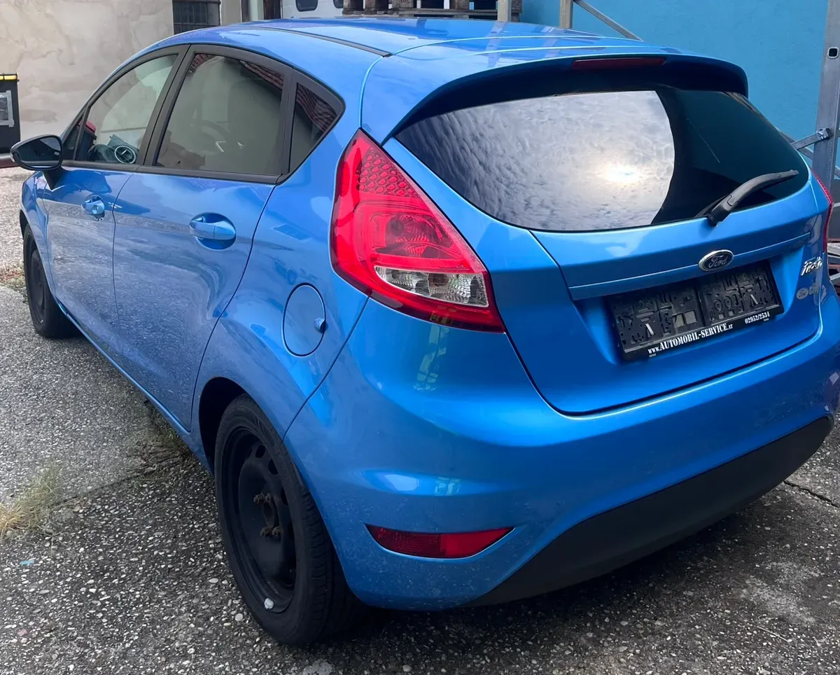 Ford Fiesta 2012 photo 2