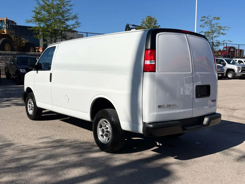 GMC Savana 2023 photo 4