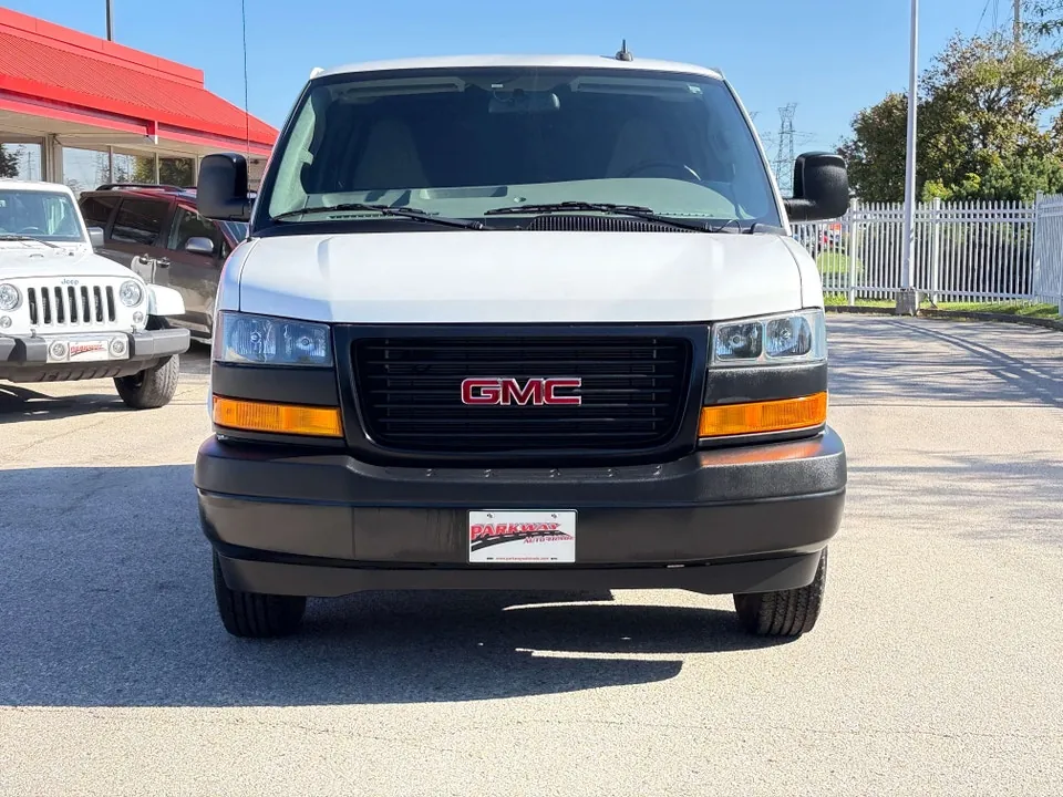 GMC Savana 2023 photo 2