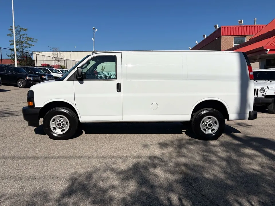 GMC Savana 2023 photo 3