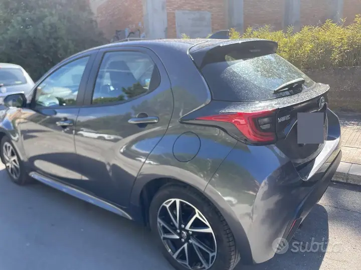 Toyota Yaris 2023 photo 2